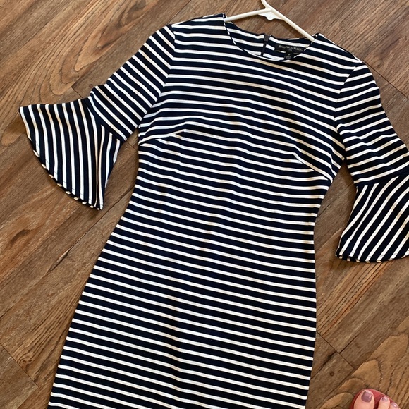 Banana Republic Navy Striped Dress 3/4 Flare Sleeve Excellent Condition - Picture 5 of 6